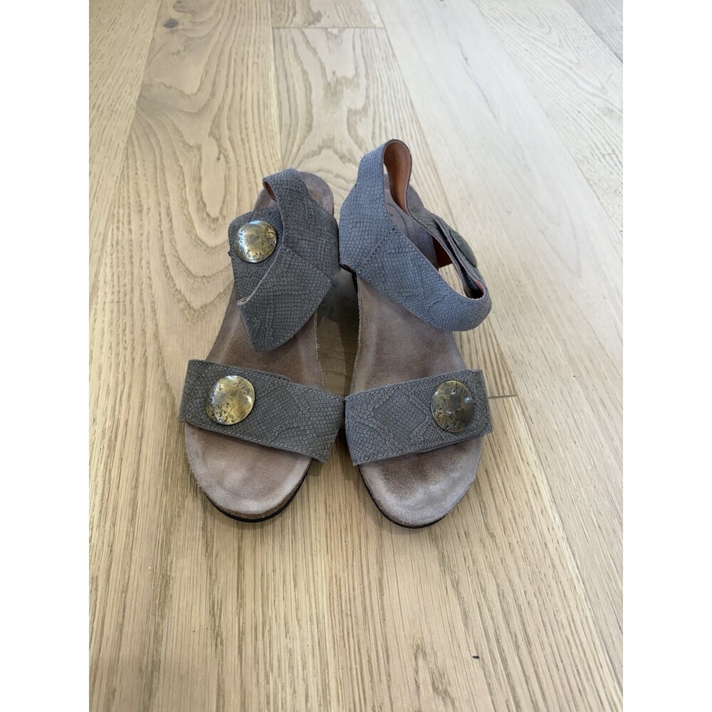 Taos Women’s Gray Leather Sandals Adjustable Straps Wedge Heel Size 8 8.5 39 - Picture 2 of 6